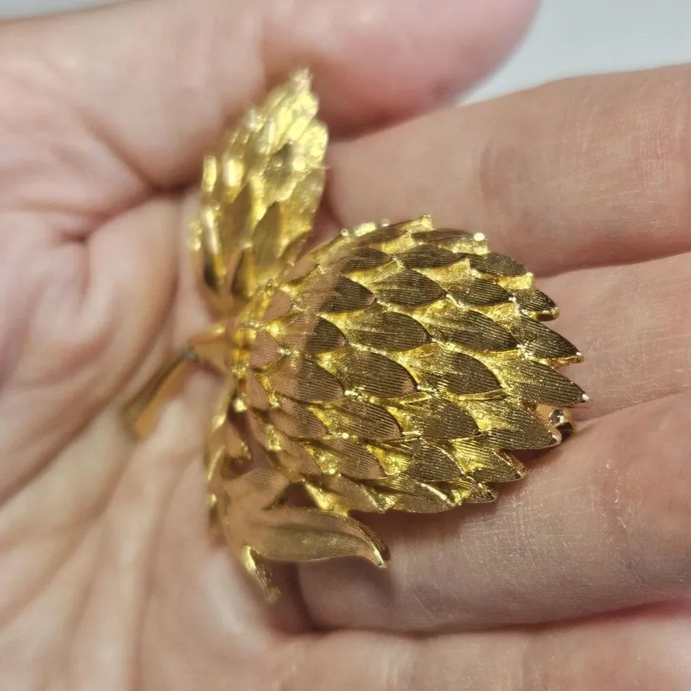 Vintage Gold Tone Thistle Botanical Flower Brooch